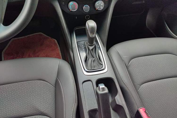 Used Chevrolet Cavalier 2019 320 Automatic Xinyue Edition Gear Lever