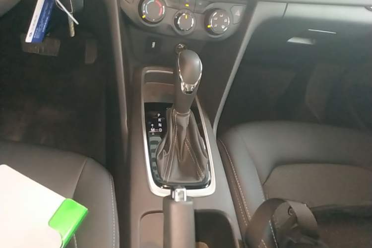 Used Chevrolet Cavalier 2019 320 Automatic Xinyue Edition Gear Lever