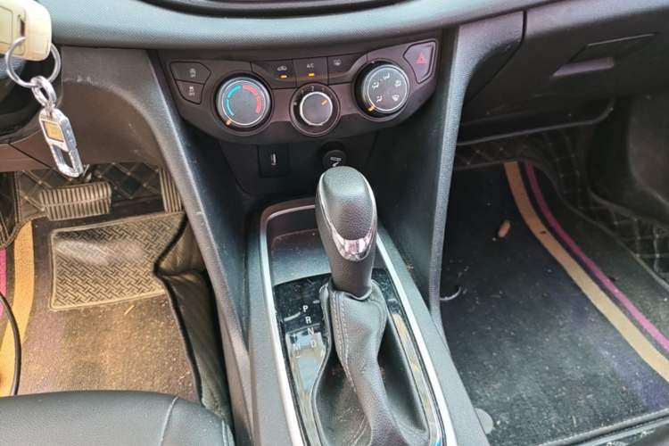 Used Chevrolet Cavalier 2019 320 Automatic Xinyue Edition Gear Lever