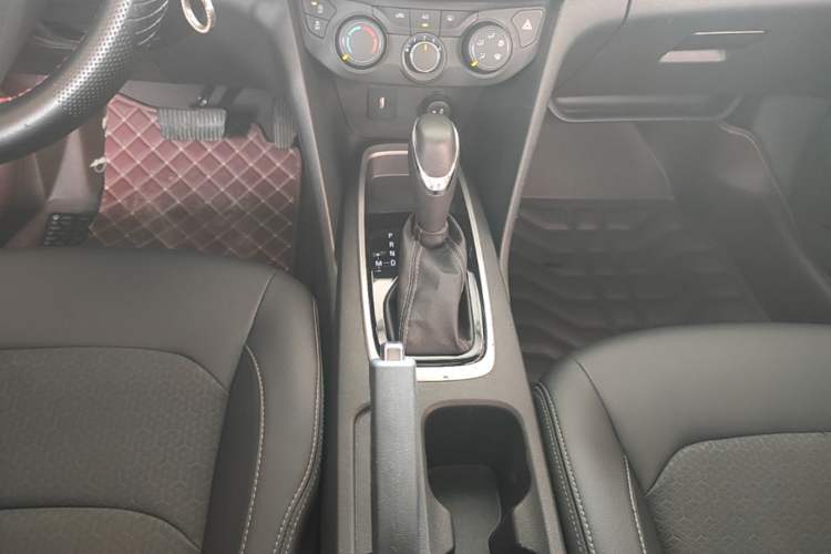 Used Chevrolet Cavalier 2019 320 Automatic Xinyue Edition Gear Lever