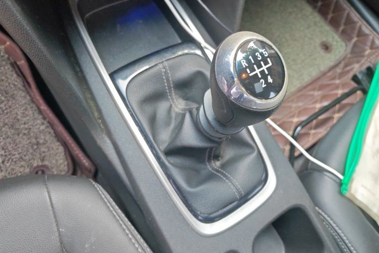 Used Chevrolet Cavalier 2019 320 Manual Xinyue Edition Gear Lever