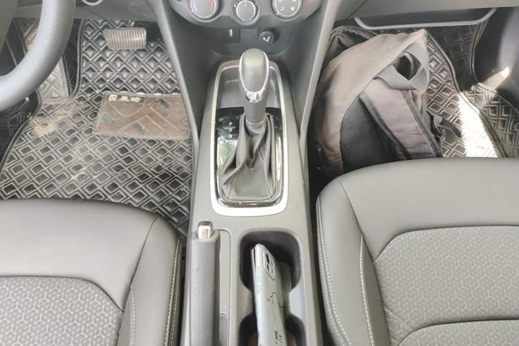 Used Chevrolet Cavalier 2019 320 Automatic Xinyue Edition Gear Lever