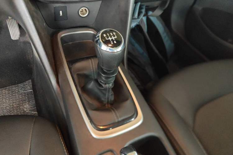 Used Chevrolet Cavalier 2019 320 Manual Xinyue Edition Gear Lever