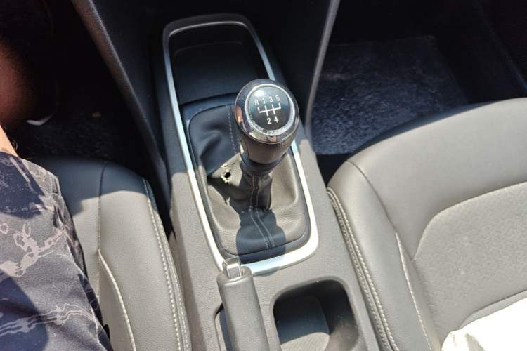 Used Chevrolet Cavalier 2019 320 Manual Xinyue Edition Gear Lever
