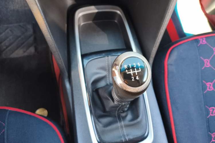Used Chevrolet Cavalier 2019 320 Manual Enjoyment Edition Gear Lever