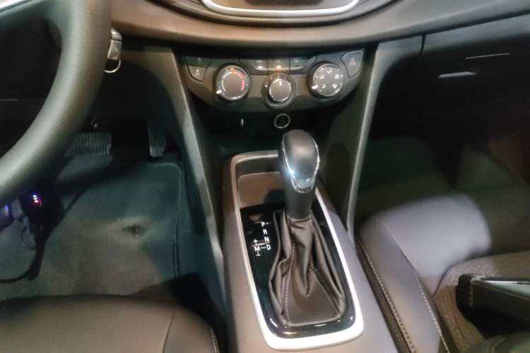 Used Chevrolet Cavalier 2019 320 Automatic Xinyue Edition Gear Lever