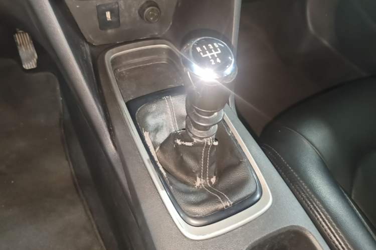 Used Chevrolet Cavalier 2019 320 Manual Xinyue Edition Gear Lever