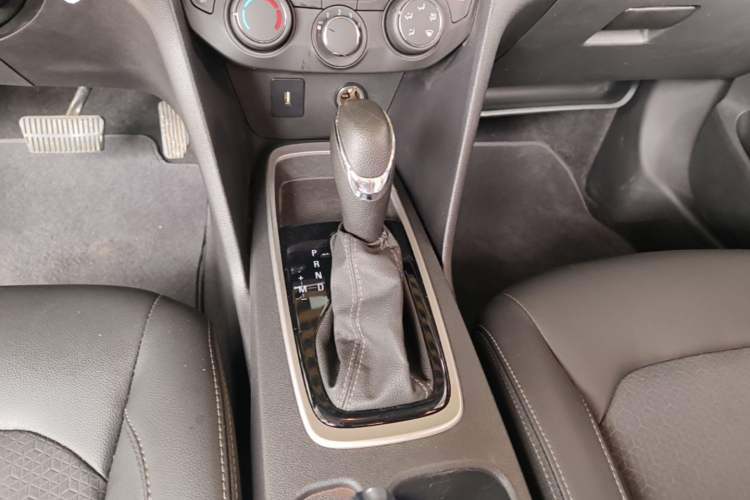 Used Chevrolet Cavalier 2019 320 Automatic Xinyue Edition Gear Lever