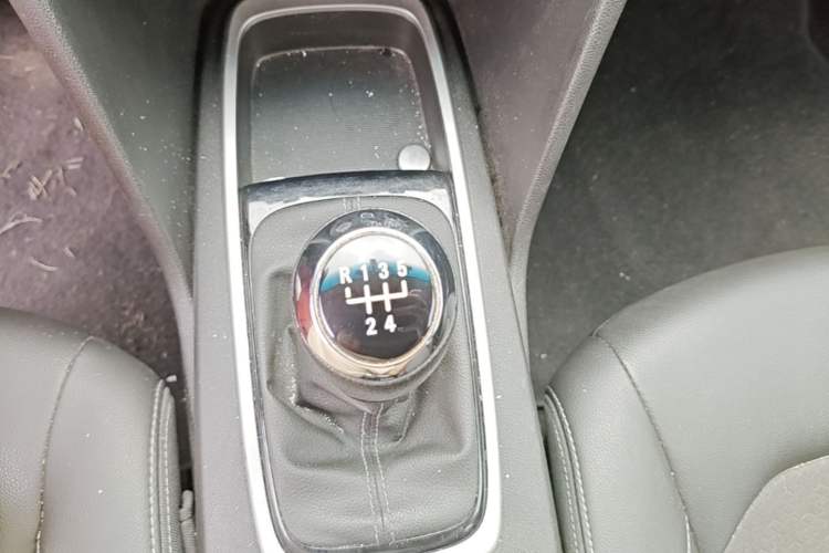 Used Chevrolet Cavalier 2019 320 Manual Xinyue Edition Gear Lever