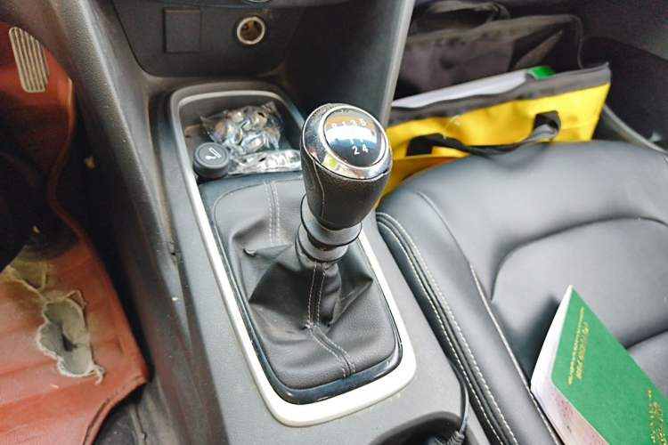 Used Chevrolet Cavalier 2019 320 Manual Enjoyment Edition Gear Lever