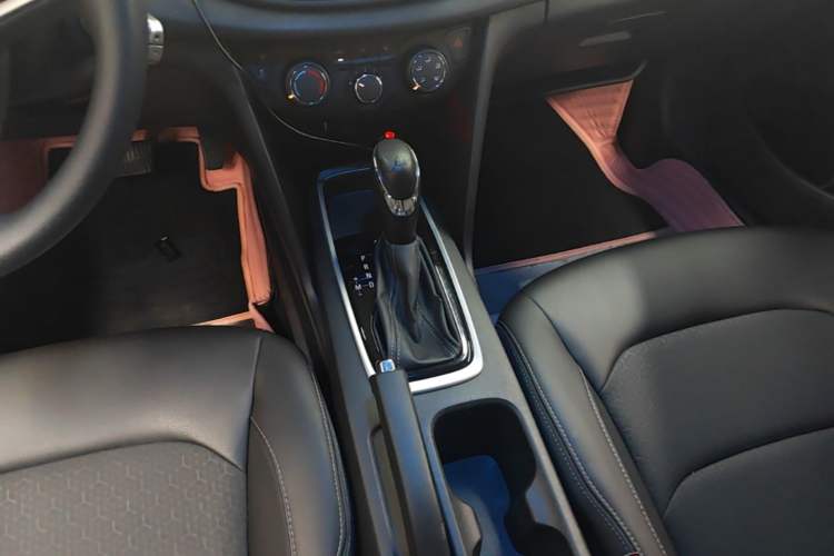 Used Chevrolet Cavalier 2019 320 Automatic Xinyue Edition Gear Lever