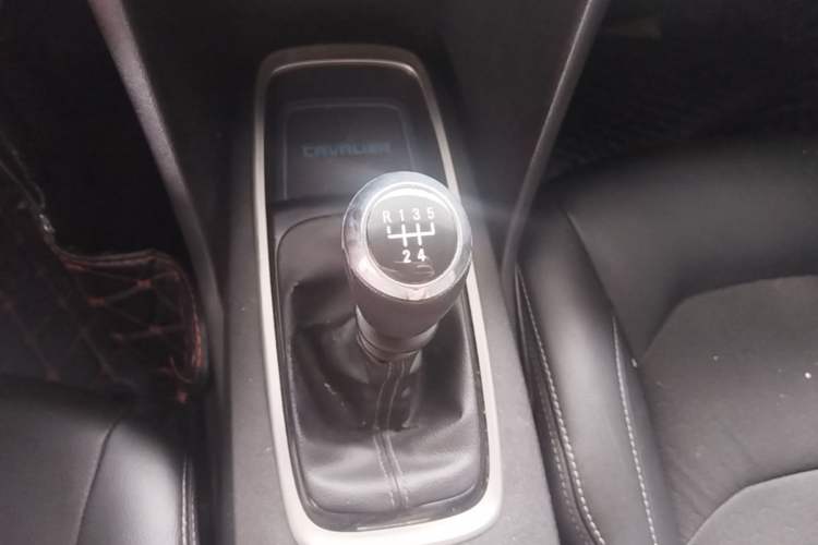 Used Chevrolet Cavalier 2019 320 Manual Xinyue Edition Gear Lever