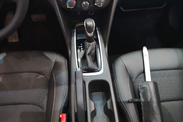 Used Chevrolet Cavalier 2019 320 Automatic Xinyue Edition Gear Lever