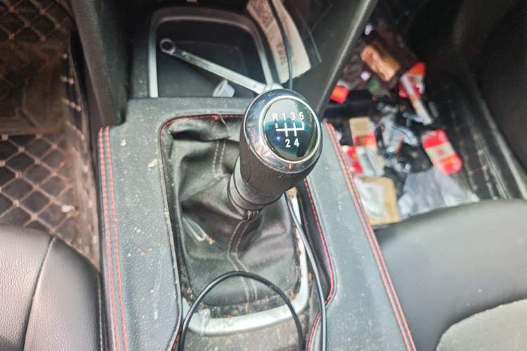 Used Chevrolet Cavalier 2019 320 Manual Xinyue Edition Gear Lever