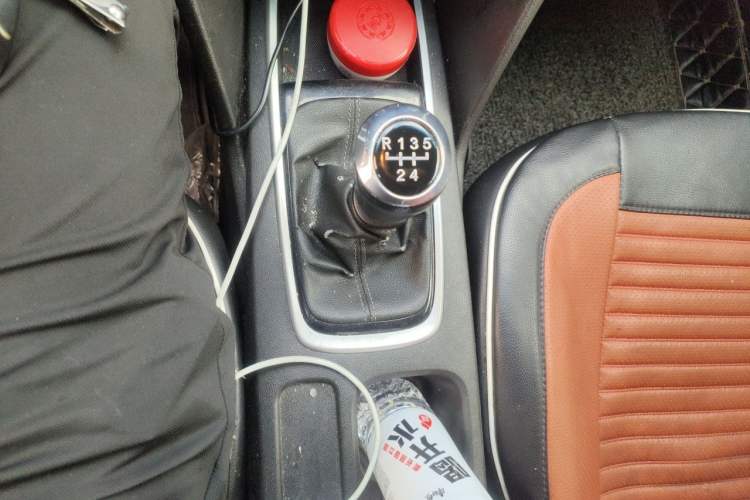 Used Chevrolet Cavalier 2019 320 Manual Xinyue Edition Gear Lever