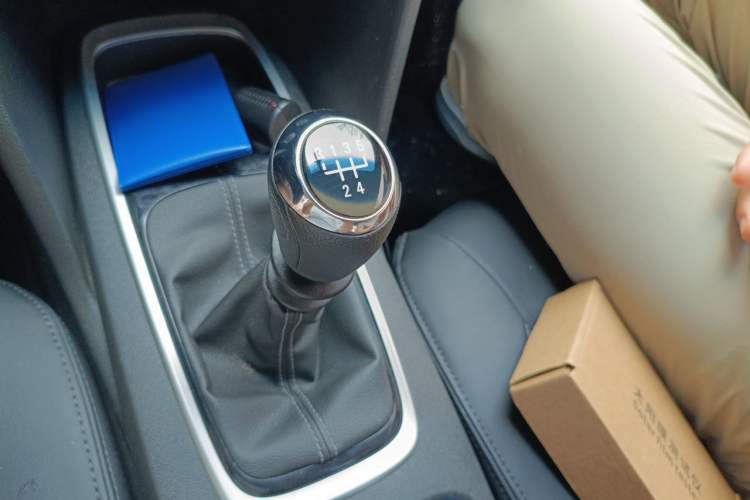Used Chevrolet Cavalier 2019 320 Manual Enjoyment Edition Gear Lever