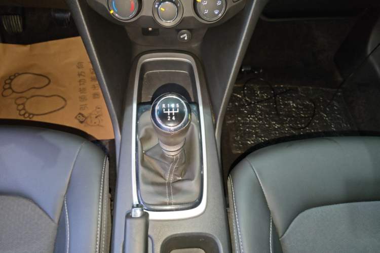 Used Chevrolet Cavalier 2019 320 Manual Xinyue Edition Gear Lever