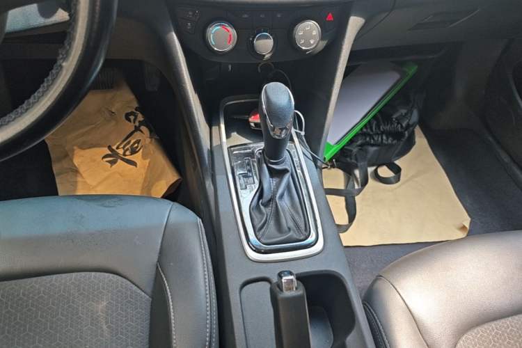 Used Chevrolet Cavalier 2019 320 Automatic Xinyue Edition Gear Lever