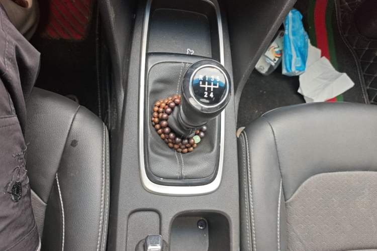 Used Chevrolet Cavalier 2019 320 Manual Xinyue Edition Gear Lever