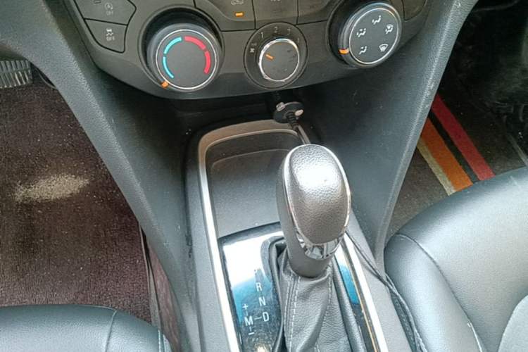 Used Chevrolet Cavalier 2019 320 Automatic Xinyue Edition Gear Lever