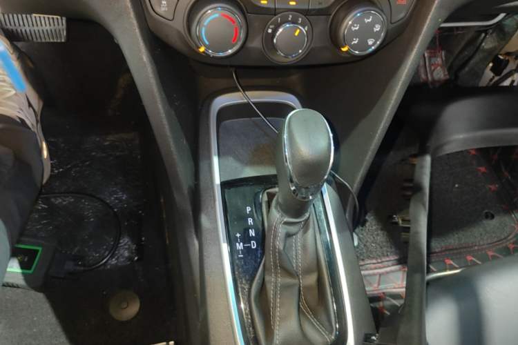 Used Chevrolet Cavalier 2019 320 Automatic Xinyue Edition Gear Lever