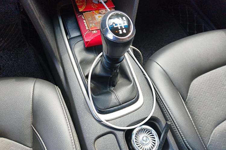 Used Chevrolet Cavalier 2019 320 Manual Xinyue Edition Gear Lever