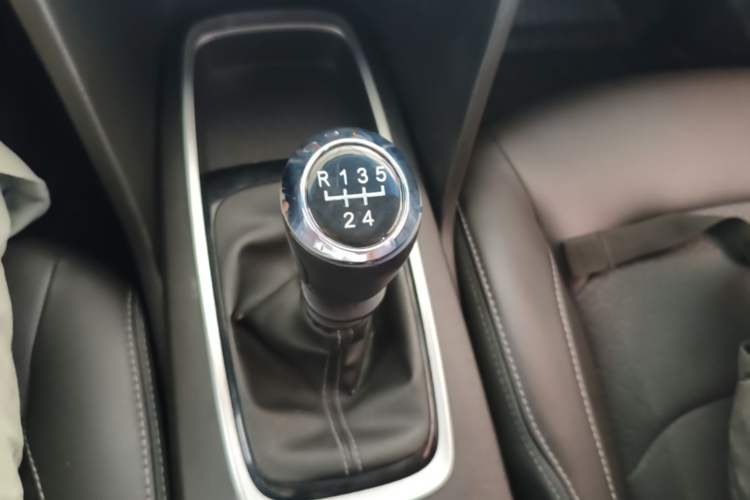 Used Chevrolet Cavalier 2019 320 Manual Xinyue Edition Gear Lever