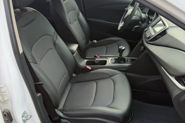 Used Chevrolet Cavalier 2019 320 Manual Xinyue Edition Interior 10