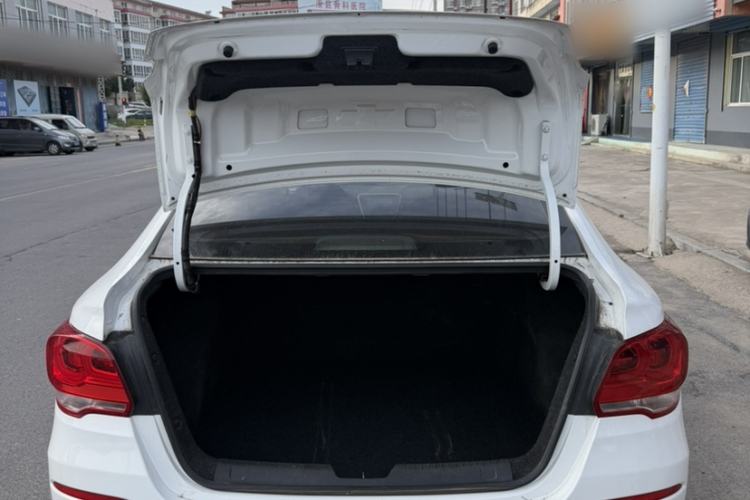 Used Chevrolet Cavalier 2019 320 Manual Xinyue Edition Interior 11