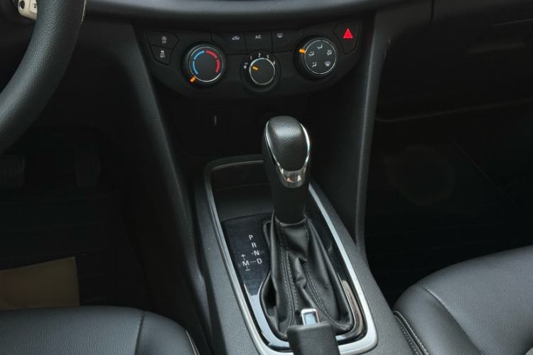 Used Chevrolet Cavalier 2019 320 Automatic Xinyue Edition Interior 5