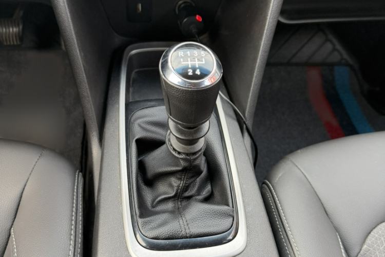 Used Chevrolet Cavalier 2019 320 Manual Xinyue Edition Interior 5