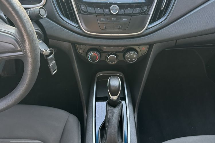 Used Chevrolet Cavalier 2019 320 Automatic Enjoyment with Sunroof Interior 6