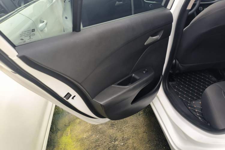 Used Chevrolet Cavalier 2019 320 Automatic Enjoyment with Sunroof Interior 8