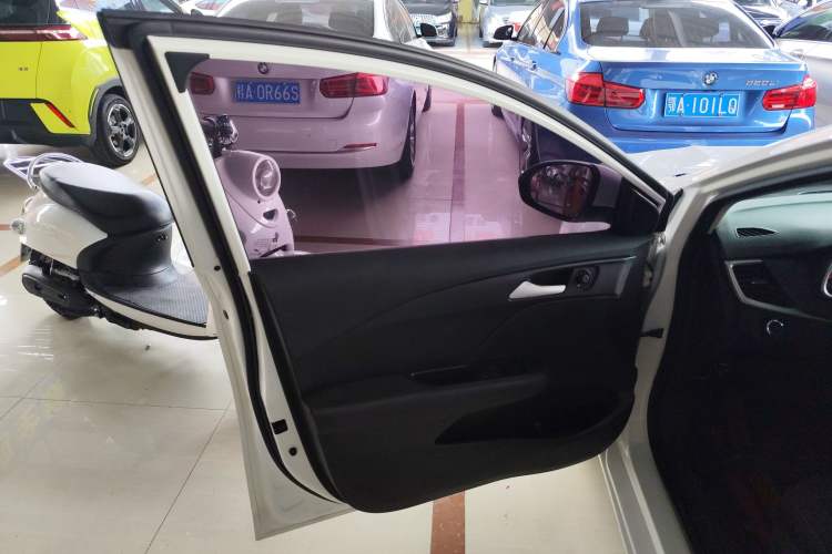 Used Chevrolet Cavalier 2019 320 Automatic Enjoyment with Sunroof Left Front Door Interior