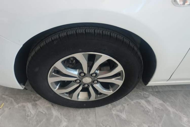 Used Chevrolet Cavalier 2019 320 Automatic Enjoyment with Sunroof Left Front Wheel Hub