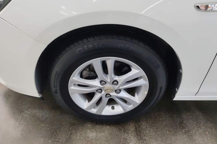 Used Chevrolet Cavalier 2019 320 Automatic Xinyue Edition Left Front Wheel Hub