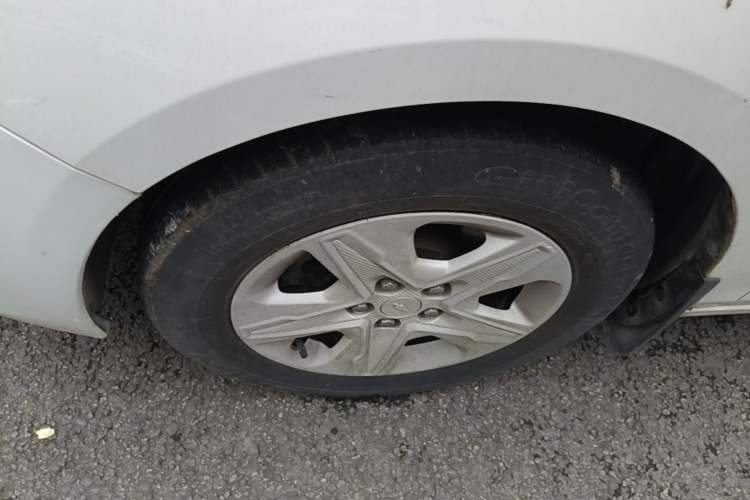 Used Chevrolet Cavalier 2019 320 Automatic Enjoyment with Sunroof Left Front Wheel Hub