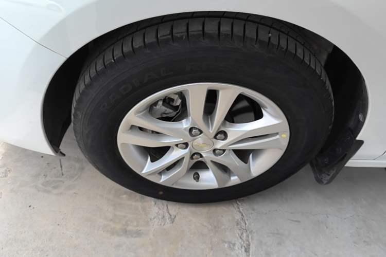 Used Chevrolet Cavalier 2019 320 Automatic Xinyue Edition Left Front Wheel Hub