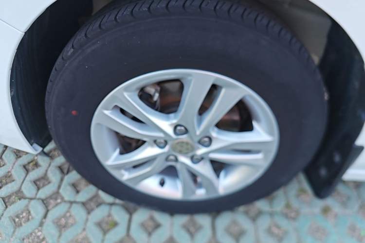 Used Chevrolet Cavalier 2019 320 Automatic Xinyue Edition Left Front Wheel Hub