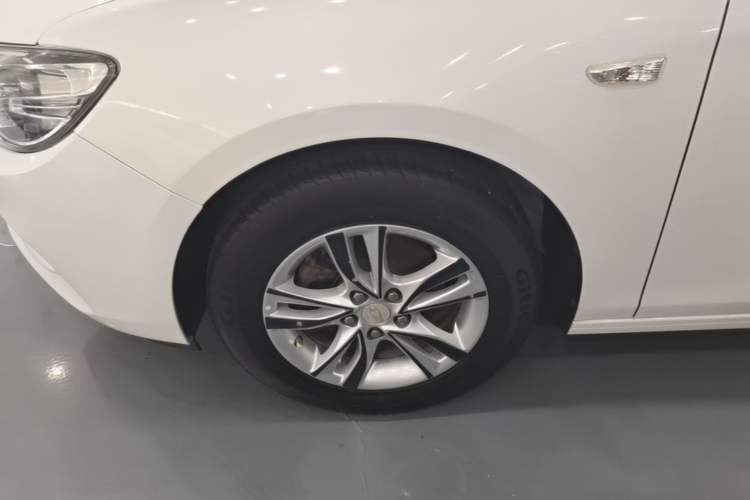 Used Chevrolet Cavalier 2019 320 Automatic Enjoyment with Sunroof Left Front Wheel Hub