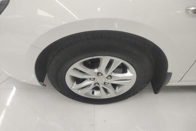 Used Chevrolet Cavalier 2019 320 Automatic Xinyue Edition Left Front Wheel Hub