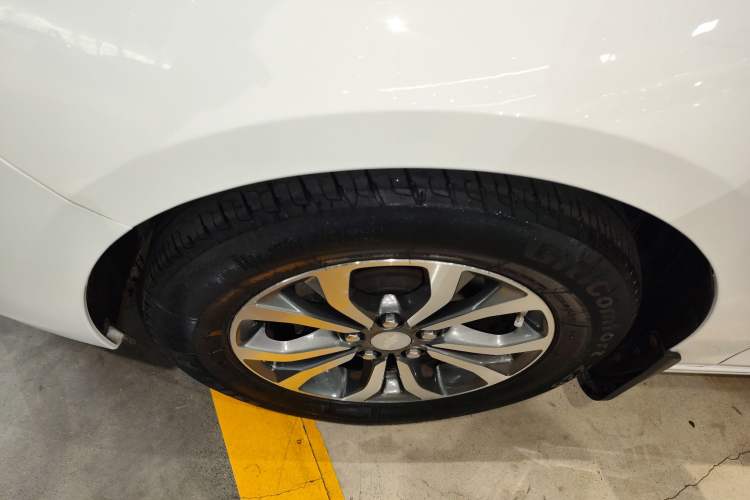 Used Chevrolet Cavalier 2019 320 Automatic Enjoyment with Sunroof Left Front Wheel Hub