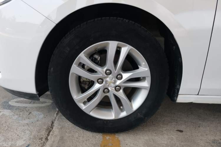Used Chevrolet Cavalier 2019 320 Automatic Xinyue Edition Left Front Wheel Hub