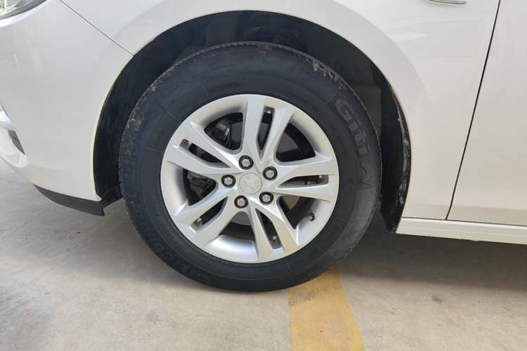 Used Chevrolet Cavalier 2019 320 Manual Xinyue Edition Left Front Wheel Hub