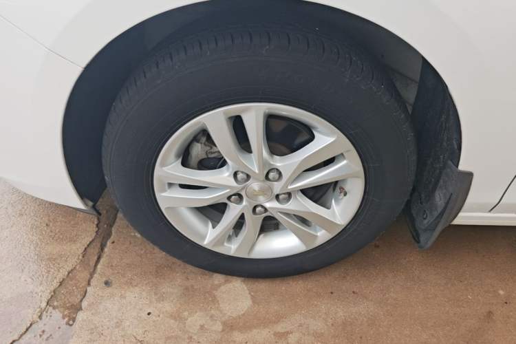 Used Chevrolet Cavalier 2019 320 Automatic Xinyue Edition Left Front Wheel Hub