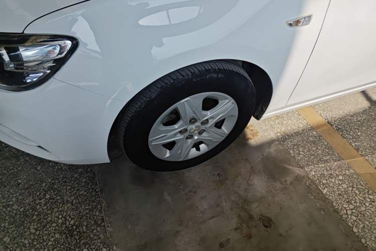 Used Chevrolet Cavalier 2019 320 Automatic Enjoyment with Sunroof Left Front Wheel Hub