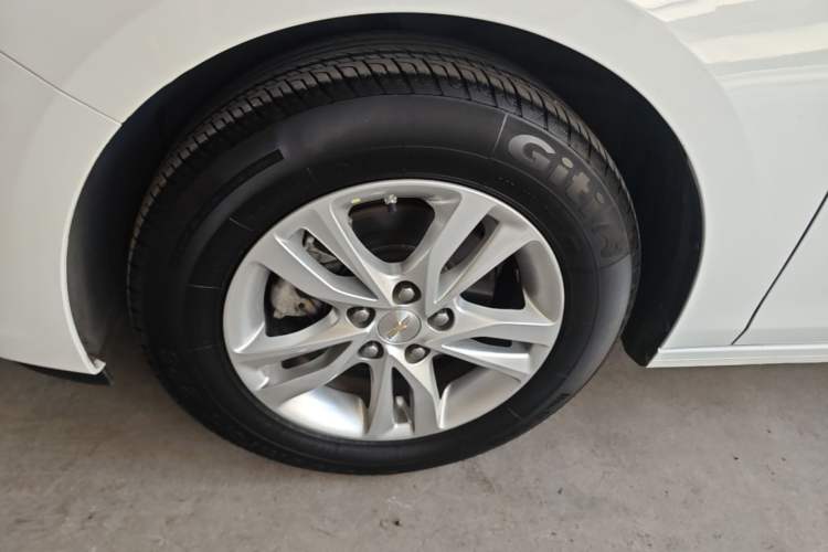 Used Chevrolet Cavalier 2019 320 Automatic Xinyue Edition Left Front Wheel Hub