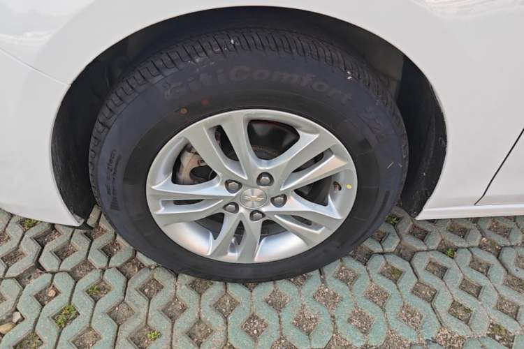 Used Chevrolet Cavalier 2019 320 Automatic Xinyue Edition Left Front Wheel Hub