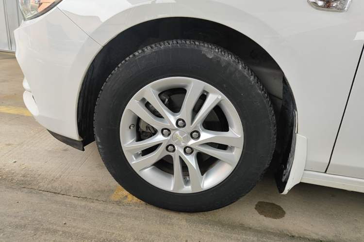Used Chevrolet Cavalier 2019 320 Automatic Xinyue Edition Left Front Wheel Hub