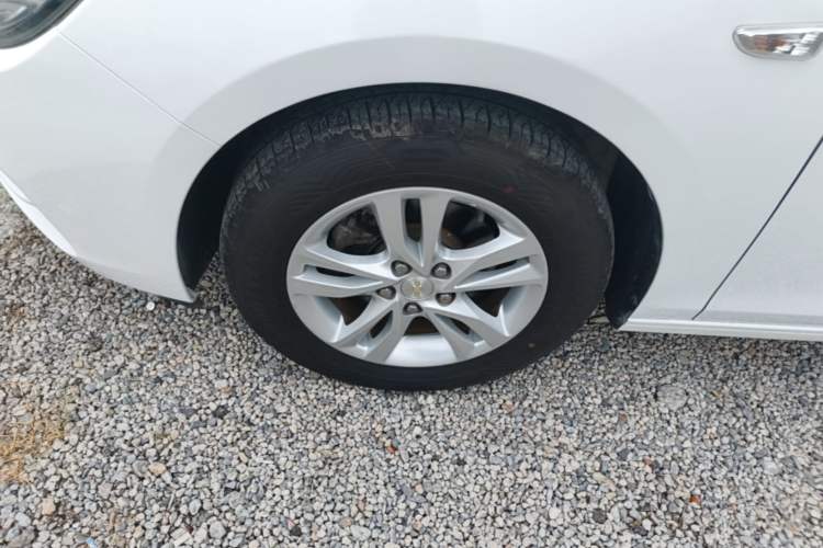 Used Chevrolet Cavalier 2019 320 Automatic Xinyue Edition Left Front Wheel Hub